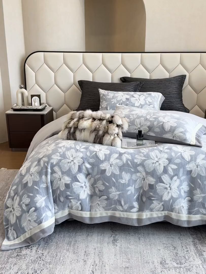 91家纺网 家纺一手货源 找家纺 若未家居 LOVEWE HOUSE 2025新款220高克重牛奶绒色烂双拼四件套 花漾梦雨 兰