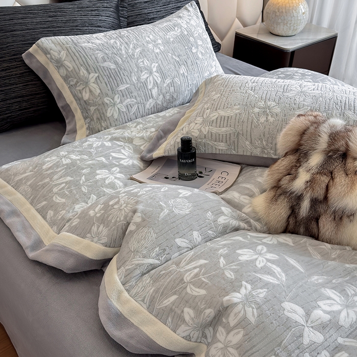 91家纺网 家纺一手货源 找家纺 若未家居 LOVEWE HOUSE 2025新款220高克重牛奶绒色烂双拼四件套 花音灰