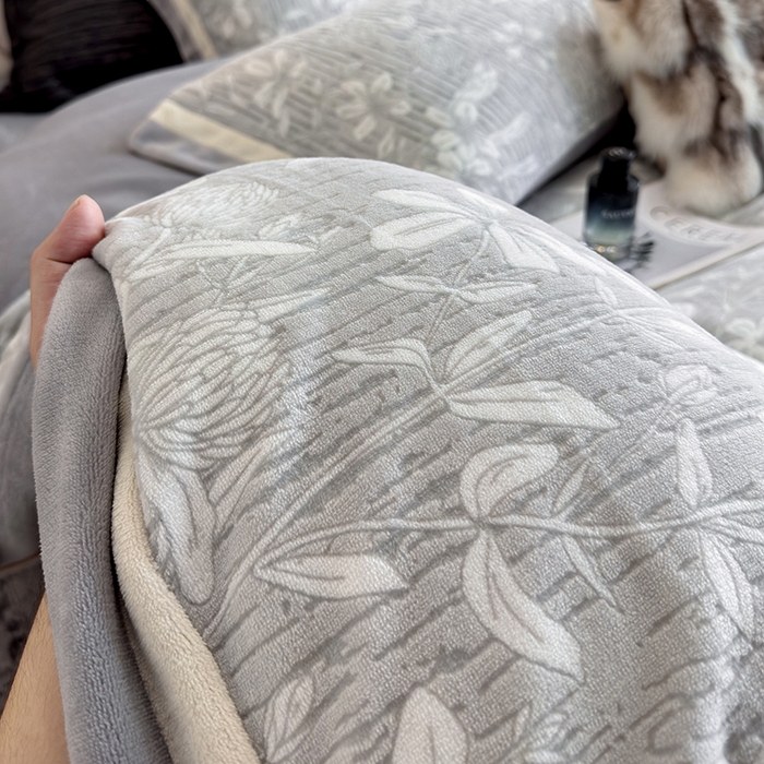 91家纺网 家纺一手货源 找家纺 若未家居 LOVEWE HOUSE 2025新款220高克重牛奶绒色烂双拼四件套 花音灰