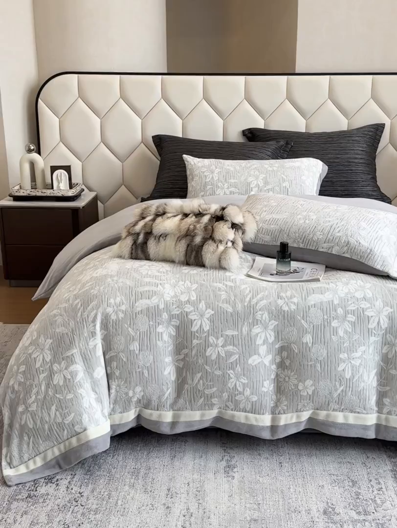 91家纺网 家纺一手货源 找家纺 若未家居 LOVEWE HOUSE 2025新款220高克重牛奶绒色烂双拼四件套 花音灰