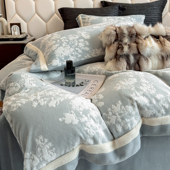 91家纺网 家纺一手货源 找家纺 若未家居 LOVEWE HOUSE 2025新款220高克重牛奶绒色烂双拼四件套 画意枝头 浅兰