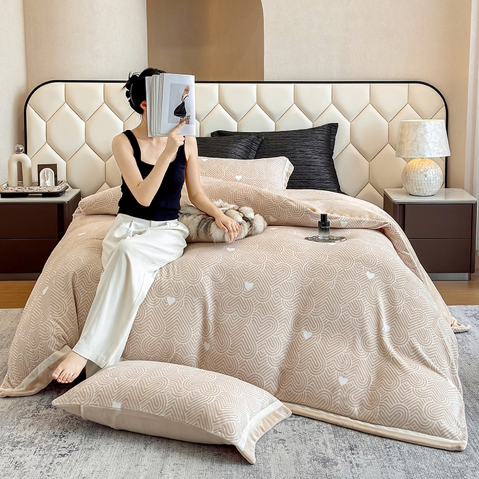 91家纺网 家纺一手货源 找家纺 若未家居 LOVEWE HOUSE 2025新款220高克重牛奶绒色烂双拼四件套 鸡心