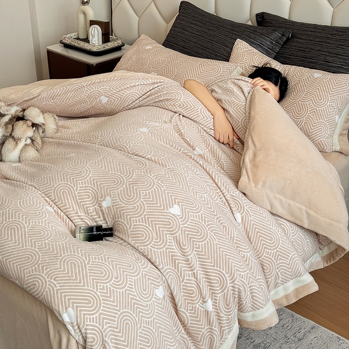 91家纺网 家纺一手货源 找家纺 若未家居 LOVEWE HOUSE 2025新款220高克重牛奶绒色烂双拼四件套 鸡心