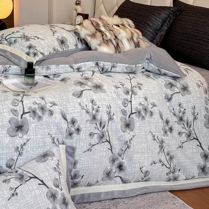 91家纺网 家纺一手货源 找家纺 若未家居 LOVEWE HOUSE 2025新款220高克重牛奶绒色烂双拼四件套 陌语灰