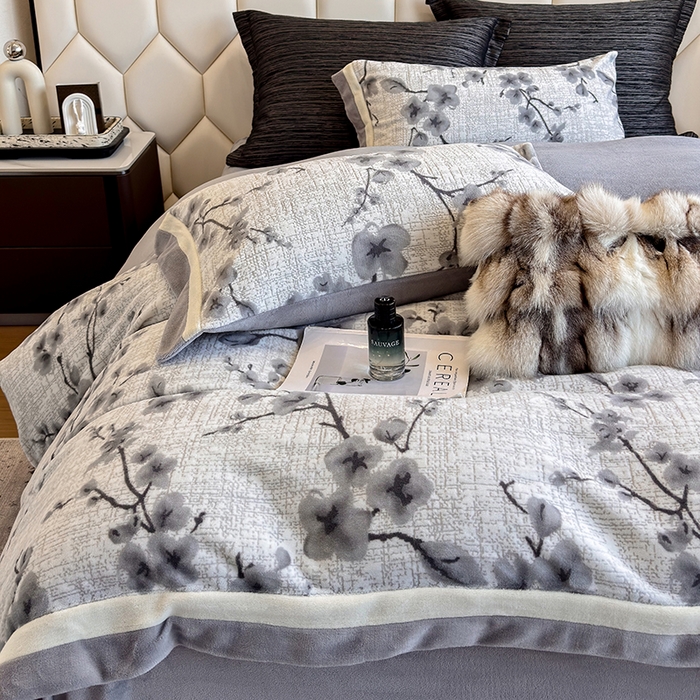 91家纺网 家纺一手货源 找家纺 若未家居 LOVEWE HOUSE 2025新款220高克重牛奶绒色烂双拼四件套 陌语灰