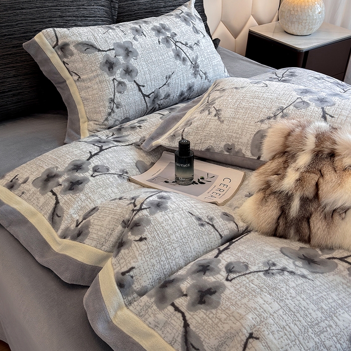 91家纺网 家纺一手货源 找家纺 若未家居 LOVEWE HOUSE 2025新款220高克重牛奶绒色烂双拼四件套 陌语灰