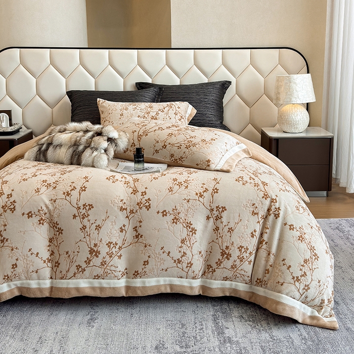 91家纺网 家纺一手货源 找家纺 若未家居 LOVEWE HOUSE 2025新款220高克重牛奶绒色烂双拼四件套 山茶花语 咖