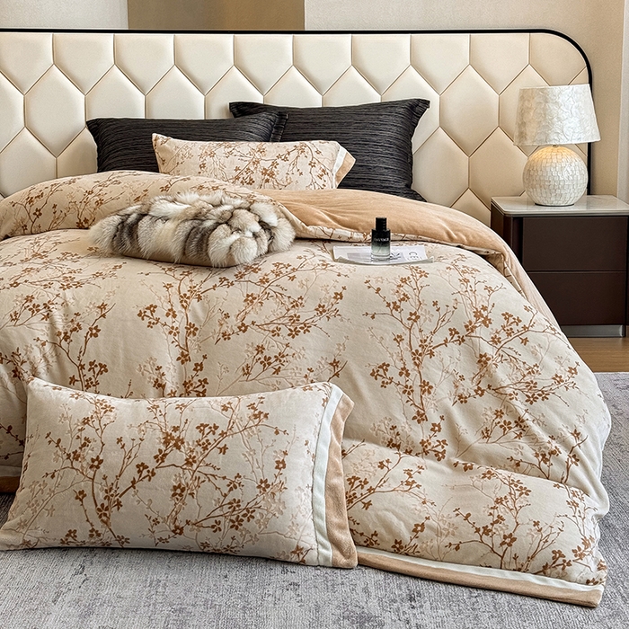 91家纺网 家纺一手货源 找家纺 若未家居 LOVEWE HOUSE 2025新款220高克重牛奶绒色烂双拼四件套 山茶花语 咖