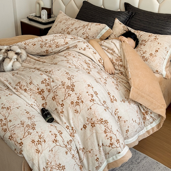 91家纺网 家纺一手货源 找家纺 若未家居 LOVEWE HOUSE 2025新款220高克重牛奶绒色烂双拼四件套 山茶花语 咖