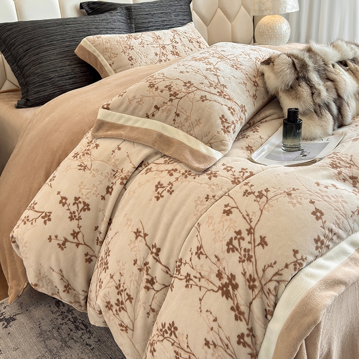 91家纺网 家纺一手货源 找家纺 若未家居 LOVEWE HOUSE 2025新款220高克重牛奶绒色烂双拼四件套 山茶花语 咖