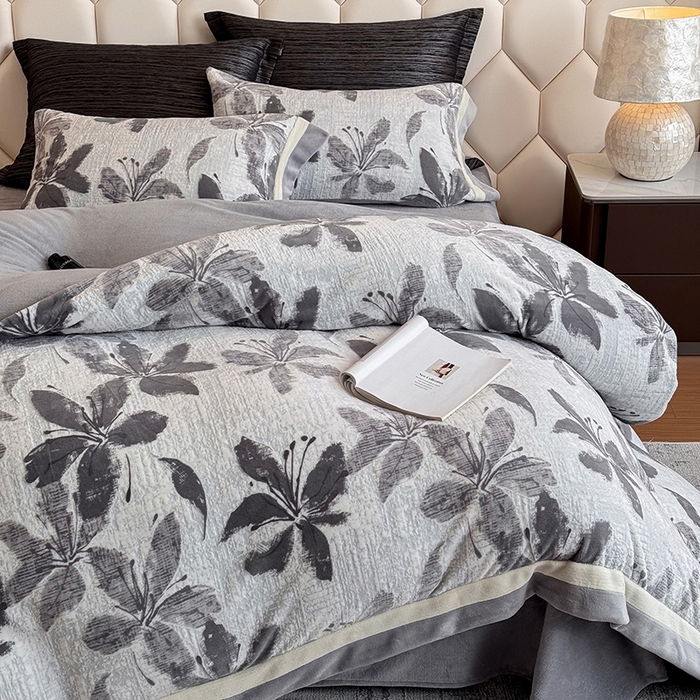 91家纺网 家纺一手货源 找家纺 若未家居 LOVEWE HOUSE 2025新款220高克重牛奶绒色烂双拼四件套 疏影灰