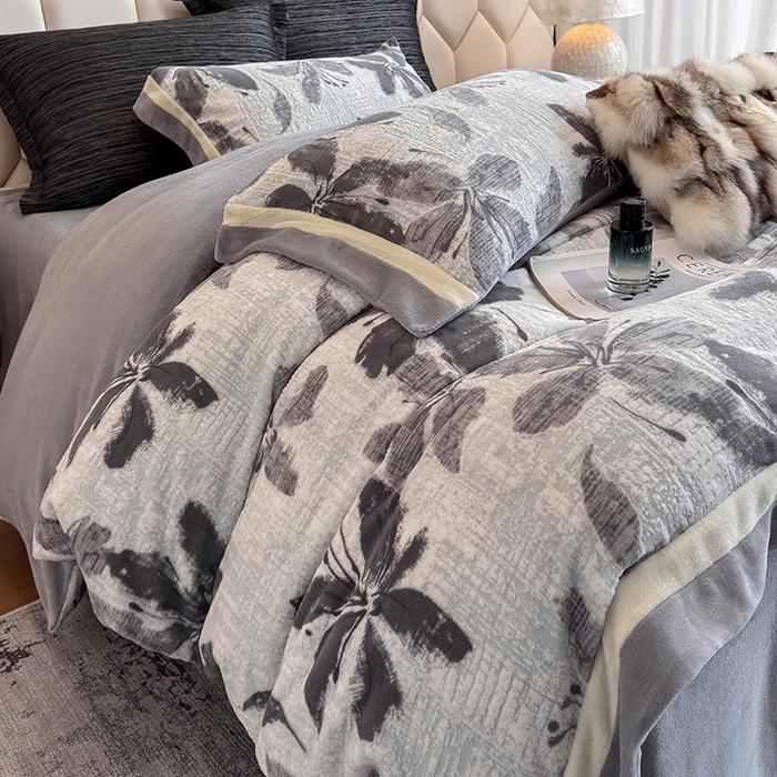 91家纺网 家纺一手货源 找家纺 若未家居 LOVEWE HOUSE 2025新款220高克重牛奶绒色烂双拼四件套 疏影灰