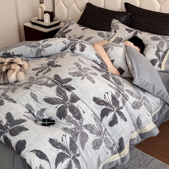 91家纺网 家纺一手货源 找家纺 若未家居 LOVEWE HOUSE 2025新款220高克重牛奶绒色烂双拼四件套 疏影灰