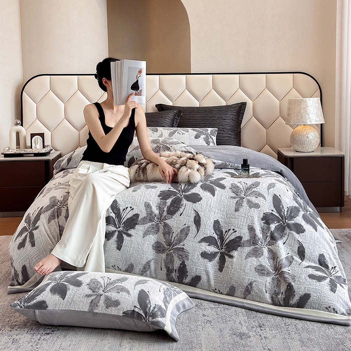 91家纺网 家纺一手货源 找家纺 若未家居 LOVEWE HOUSE 2025新款220高克重牛奶绒色烂双拼四件套 疏影灰