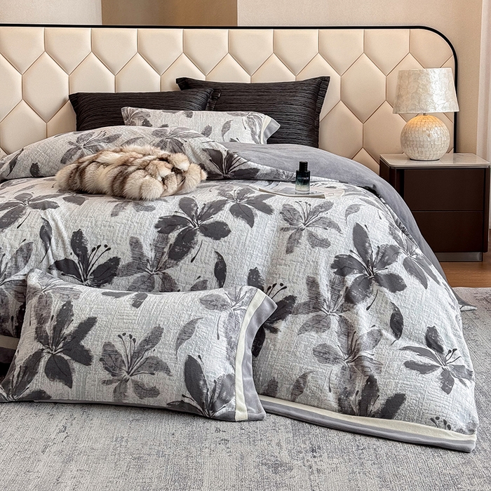 91家纺网 家纺一手货源 找家纺 若未家居 LOVEWE HOUSE 2025新款220高克重牛奶绒色烂双拼四件套 疏影灰