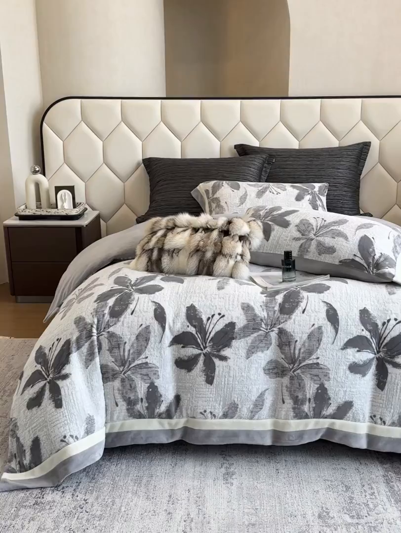 91家纺网 家纺一手货源 找家纺 若未家居 LOVEWE HOUSE 2025新款220高克重牛奶绒色烂双拼四件套 疏影灰