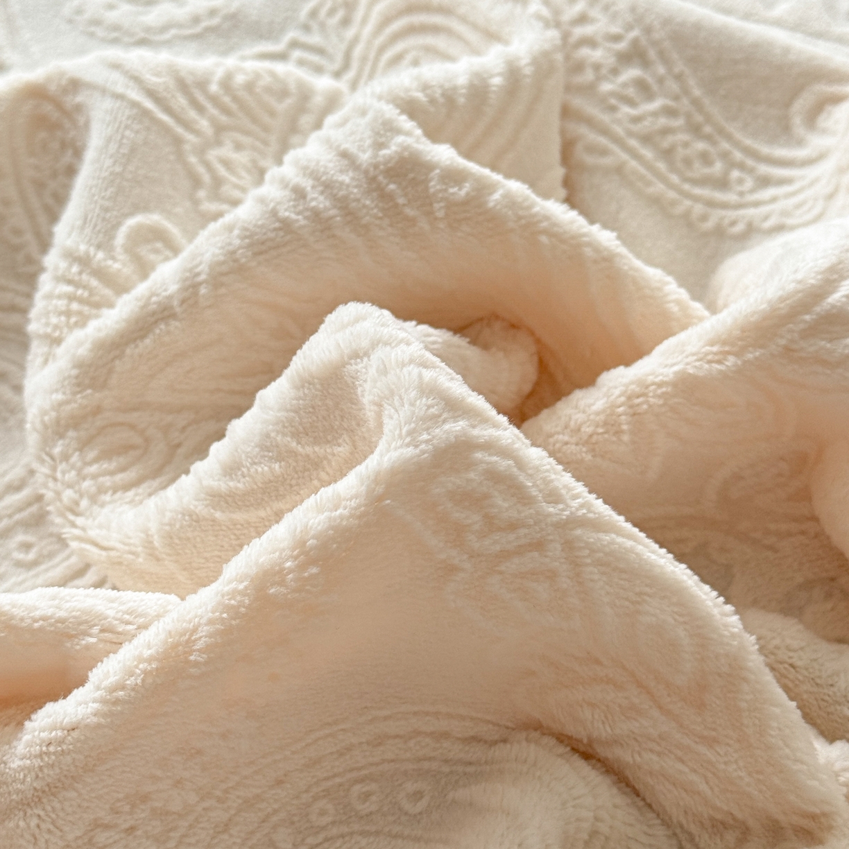 91家纺网 家纺一手货源 找家纺 （总）若未家居 LOVEWE HOUSE 2025新款240克全消光雕花撞色牛奶绒 四件套-佩斯利