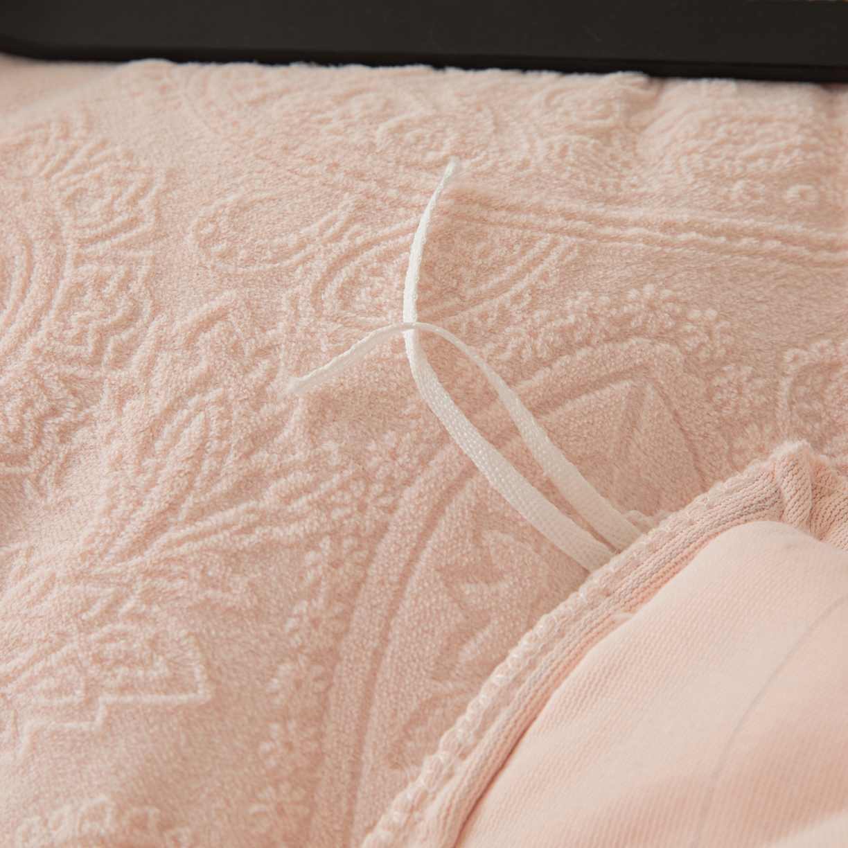 91家纺网 家纺一手货源 找家纺 若未家居 LOVEWE HOUSE 2025新款240克全消光雕花撞色牛奶绒 四件套-佩斯利 佩斯利 粉