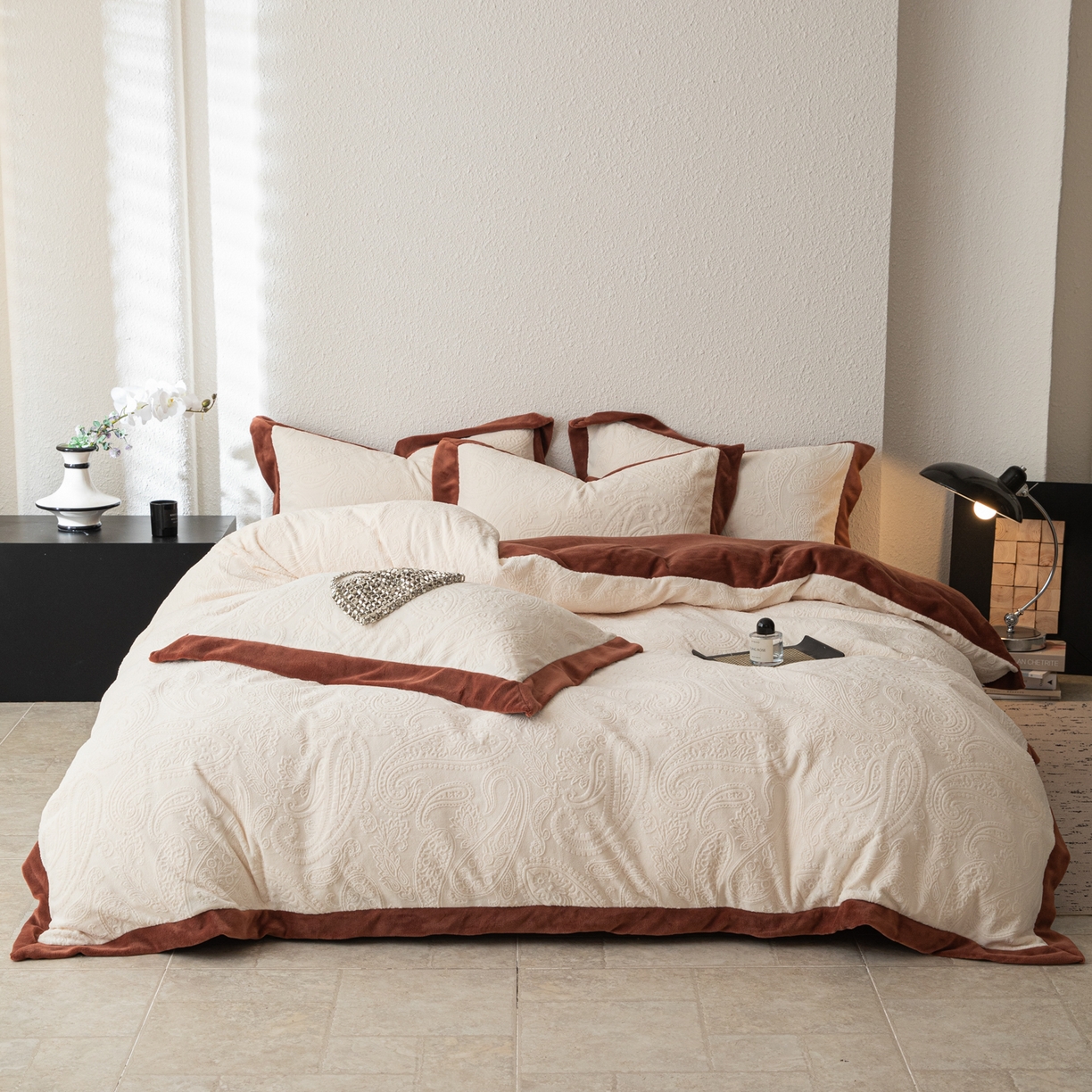 91家纺网 家纺一手货源 找家纺 若未家居 LOVEWE HOUSE 2025新款240克全消光雕花撞色牛奶绒 四件套-佩斯利 佩斯利 奶杏色