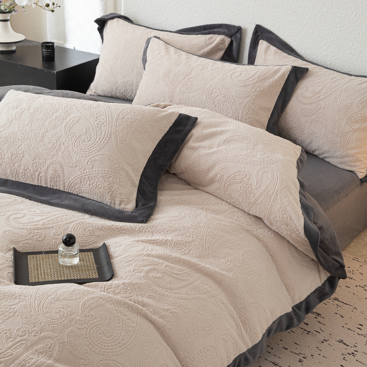 若未家居 LOVEWE HOUSE 2025新款240克全消光雕花撞色牛奶绒 四件套-佩斯利 佩斯利 米灰色