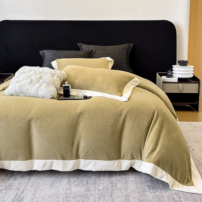 91家纺网 家纺一手货源 找家纺 若未家居 LOVEWE HOUSE 2025新款250克高克重全消光雕花牛奶绒拼角工艺款四件套-桃林春晓 桃林春晓-咸菜绿