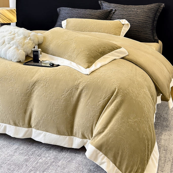 91家纺网 家纺一手货源 找家纺 若未家居 LOVEWE HOUSE 2025新款250克高克重全消光雕花牛奶绒拼角工艺款四件套-桃林春晓 桃林春晓-咸菜绿