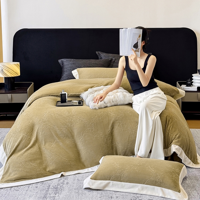 91家纺网 家纺一手货源 找家纺 若未家居 LOVEWE HOUSE 2025新款250克高克重全消光雕花牛奶绒拼角工艺款四件套-桃林春晓 桃林春晓-咸菜绿