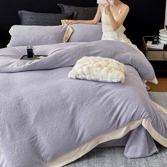 91家纺网 家纺一手货源 找家纺 若未家居 LOVEWE HOUSE 2025新款250克高克重全消光雕花牛奶绒拼角工艺款四件套-桃林春晓 桃林春晓-紫