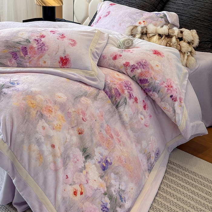 91家纺网 家纺一手货源 找家纺 若未家居 LOVEWE HOUSE 2025新款250克全消光数码印花牛奶绒双拼角四件套 朝花夕拾-紫