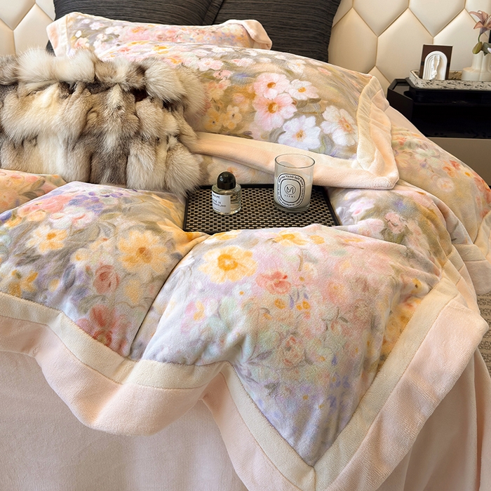 91家纺网 家纺一手货源 找家纺 若未家居 LOVEWE HOUSE 2025新款250克全消光数码印花牛奶绒双拼角四件套 一路繁花-粉