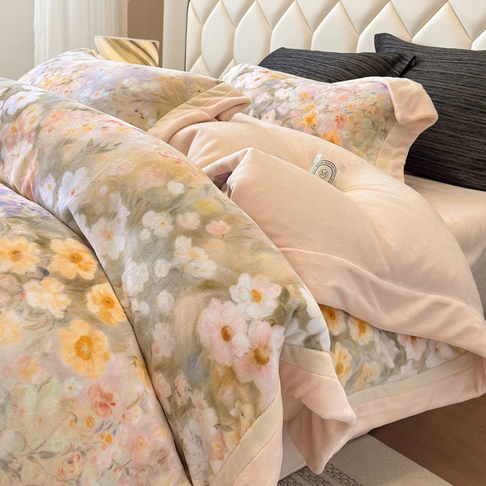 91家纺网 家纺一手货源 找家纺 若未家居 LOVEWE HOUSE 2025新款250克全消光数码印花牛奶绒双拼角四件套 一路繁花-粉