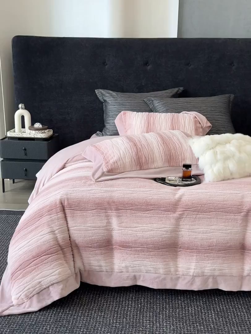 91家纺网 家纺一手货源 找家纺 （总）若未家居 LOVEWE HOUSE 2025新款阿尔卑斯丹麦渐变山脉系风格貂四件套