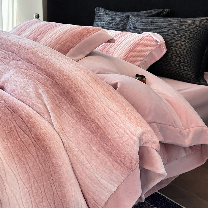 91家纺网 家纺一手货源 找家纺 （总）若未家居 LOVEWE HOUSE 2025新款阿尔卑斯丹麦渐变山脉系风格貂四件套