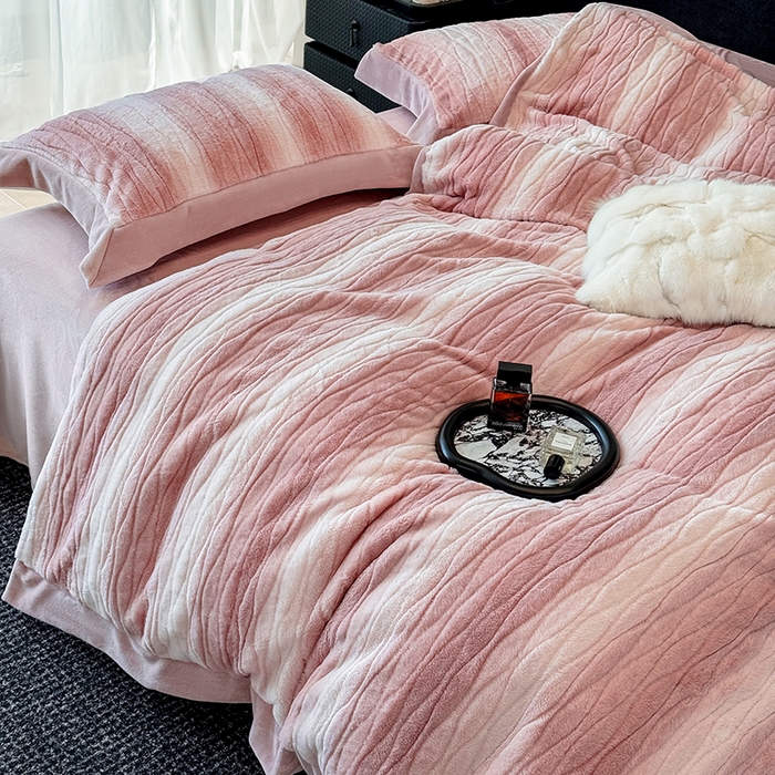 91家纺网 家纺一手货源 找家纺 （总）若未家居 LOVEWE HOUSE 2025新款阿尔卑斯丹麦渐变山脉系风格貂四件套