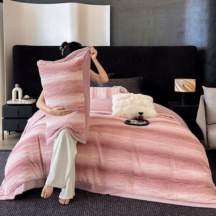 91家纺网 家纺一手货源 找家纺 若未家居 LOVEWE HOUSE 2025新款阿尔卑斯丹麦渐变山脉系风格貂四件套 海棠红