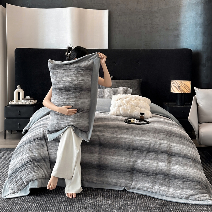 91家纺网 家纺一手货源 找家纺 若未家居 LOVEWE HOUSE 2025新款阿尔卑斯丹麦渐变山脉系风格貂四件套 水貂灰