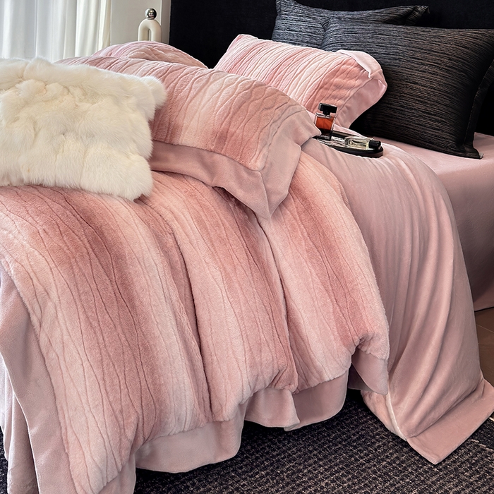 91家纺网 家纺一手货源 找家纺 若未家居 LOVEWE HOUSE 2025新款阿尔卑斯丹麦渐变山脉系风格貂四件套 海棠红