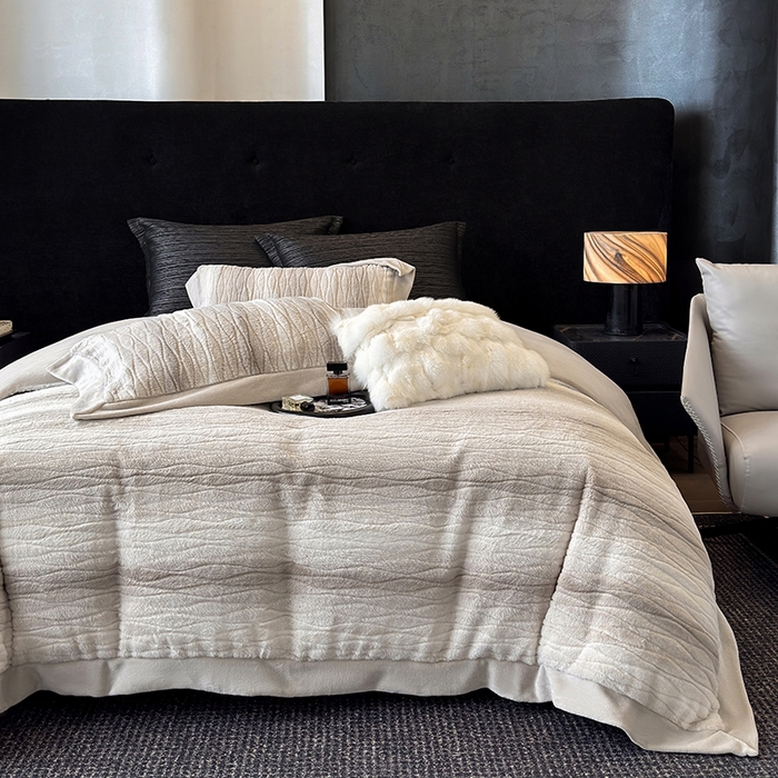 91家纺网 家纺一手货源 找家纺 若未家居 LOVEWE HOUSE 2025新款阿尔卑斯丹麦渐变山脉系风格貂四件套 牛奶白