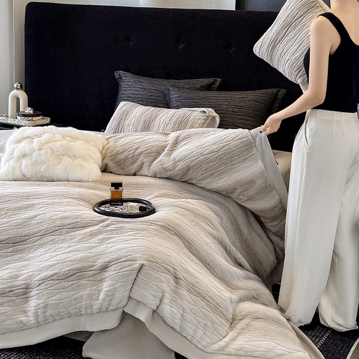 91家纺网 家纺一手货源 找家纺 若未家居 LOVEWE HOUSE 2025新款阿尔卑斯丹麦渐变山脉系风格貂四件套 牛奶白