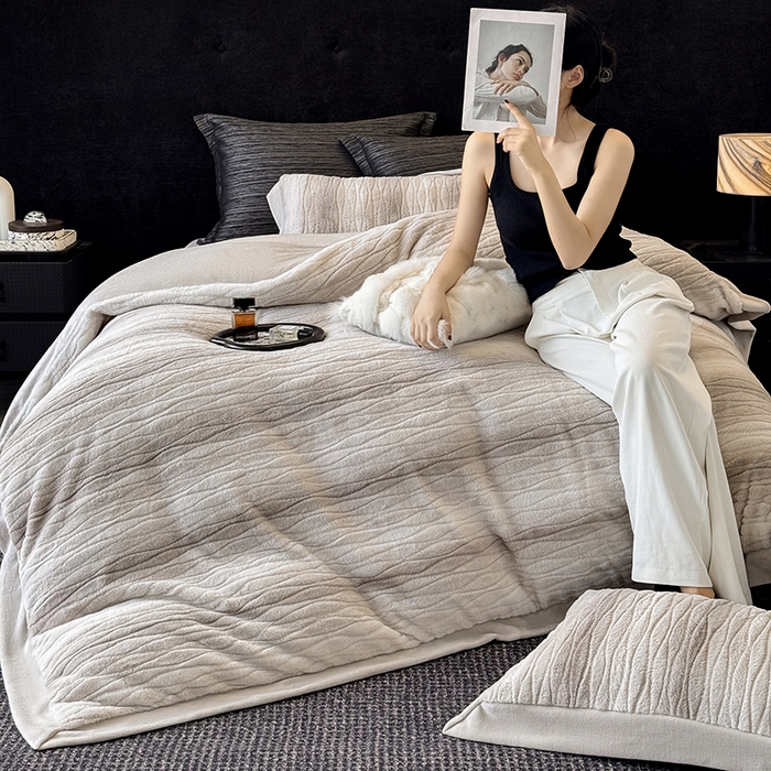 91家纺网 家纺一手货源 找家纺 若未家居 LOVEWE HOUSE 2025新款阿尔卑斯丹麦渐变山脉系风格貂四件套 牛奶白