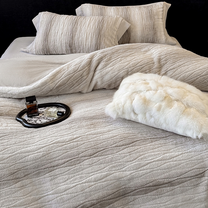 91家纺网 家纺一手货源 找家纺 若未家居 LOVEWE HOUSE 2025新款阿尔卑斯丹麦渐变山脉系风格貂四件套 牛奶白