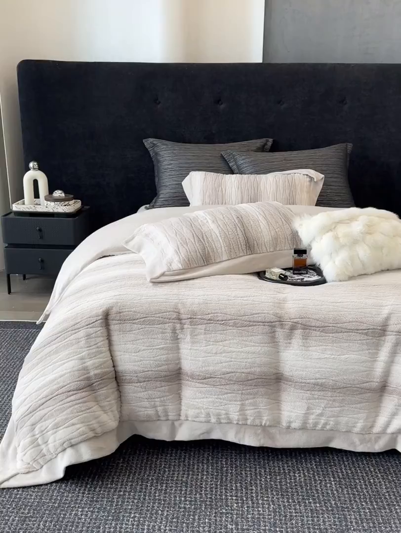 91家纺网 家纺一手货源 找家纺 若未家居 LOVEWE HOUSE 2025新款阿尔卑斯丹麦渐变山脉系风格貂四件套 牛奶白