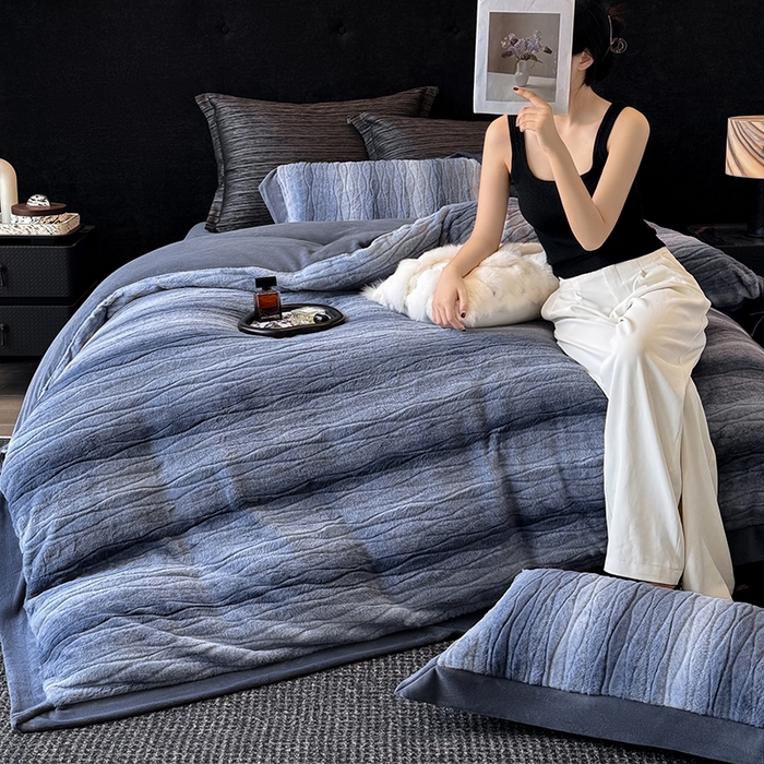 91家纺网 家纺一手货源 找家纺 若未家居 LOVEWE HOUSE 2025新款阿尔卑斯丹麦渐变山脉系风格貂四件套 青呆蓝