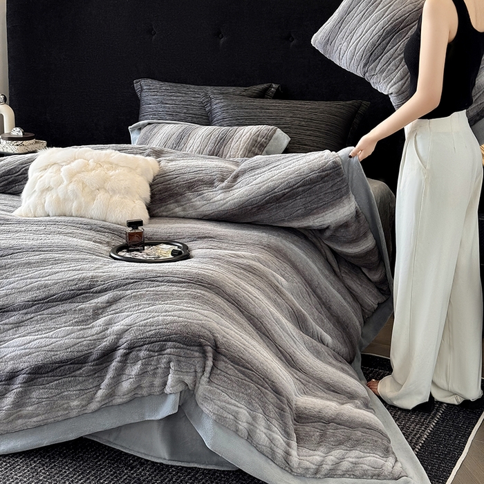91家纺网 家纺一手货源 找家纺 若未家居 LOVEWE HOUSE 2025新款阿尔卑斯丹麦渐变山脉系风格貂四件套 水貂灰