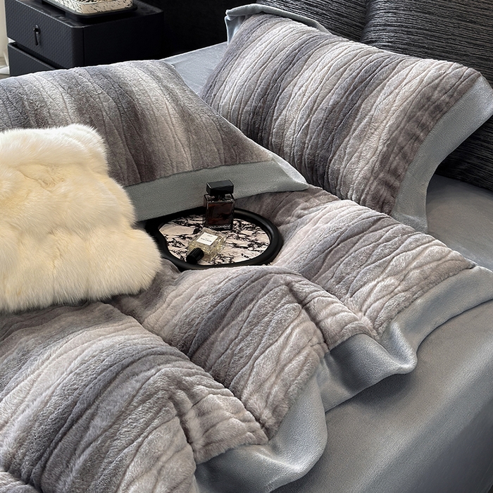 91家纺网 家纺一手货源 找家纺 若未家居 LOVEWE HOUSE 2025新款阿尔卑斯丹麦渐变山脉系风格貂四件套 水貂灰