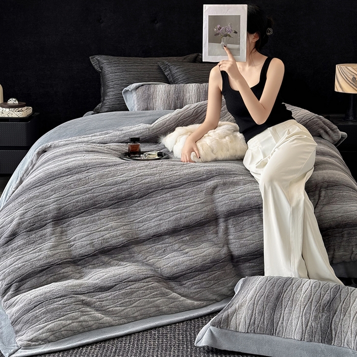 91家纺网 家纺一手货源 找家纺 若未家居 LOVEWE HOUSE 2025新款阿尔卑斯丹麦渐变山脉系风格貂四件套 水貂灰