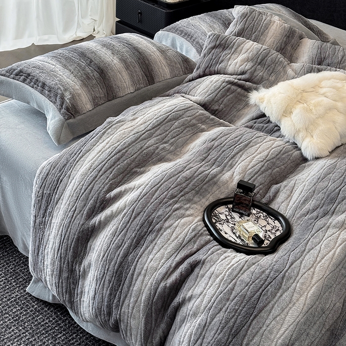 91家纺网 家纺一手货源 找家纺 若未家居 LOVEWE HOUSE 2025新款阿尔卑斯丹麦渐变山脉系风格貂四件套 水貂灰