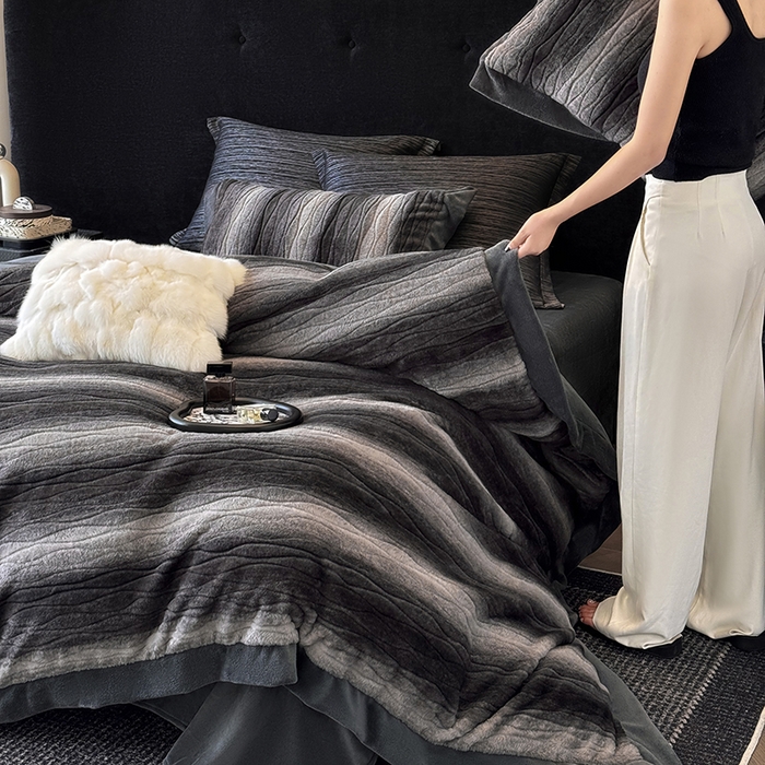 91家纺网 家纺一手货源 找家纺 若未家居 LOVEWE HOUSE 2025新款阿尔卑斯丹麦渐变山脉系风格貂四件套 雾面黑