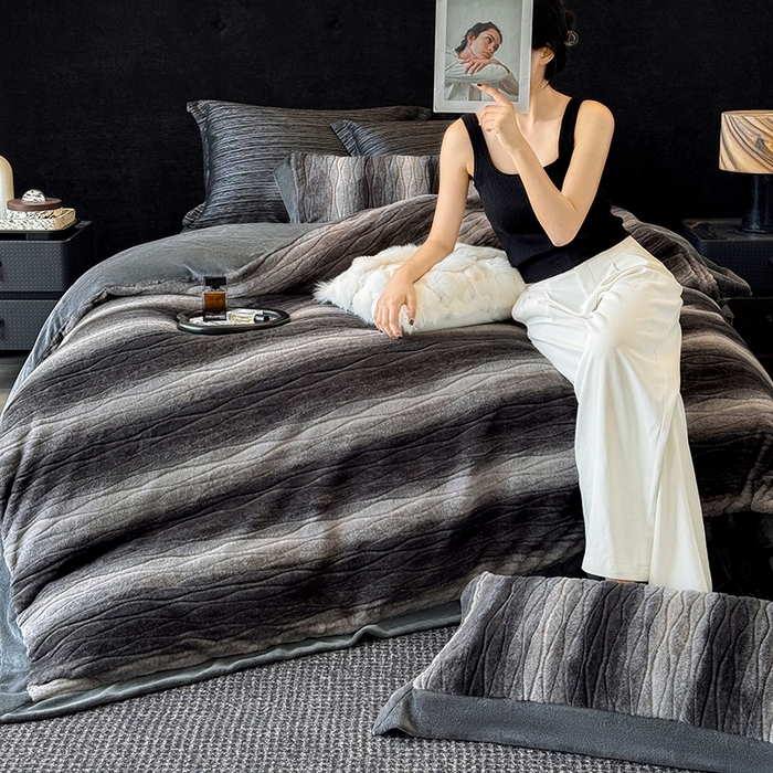 91家纺网 家纺一手货源 找家纺 若未家居 LOVEWE HOUSE 2025新款阿尔卑斯丹麦渐变山脉系风格貂四件套 雾面黑