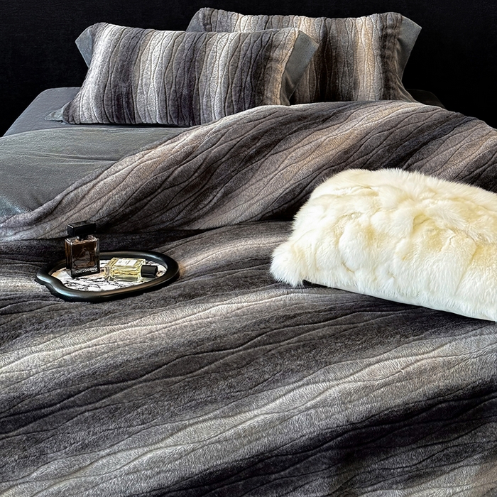 91家纺网 家纺一手货源 找家纺 若未家居 LOVEWE HOUSE 2025新款阿尔卑斯丹麦渐变山脉系风格貂四件套 雾面黑